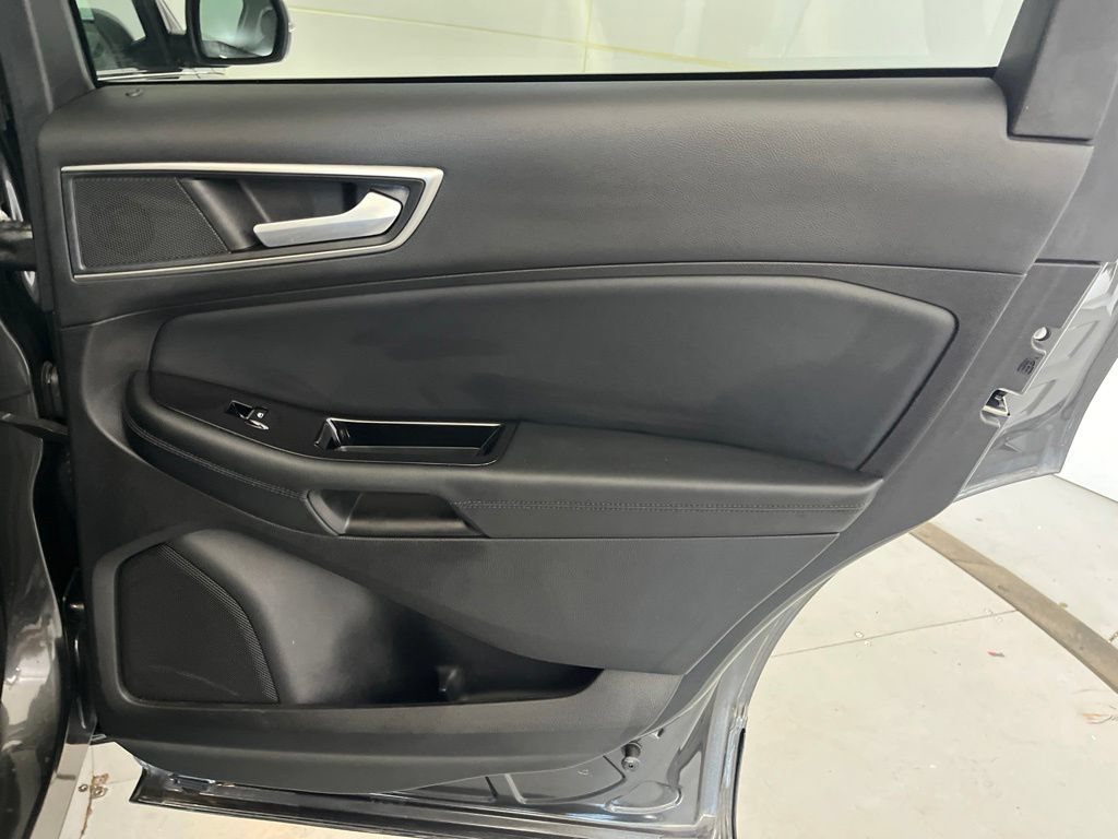 Used 2017 Ford Edge SEL w/ Equipment Group 201A AWD/4WD image 29
