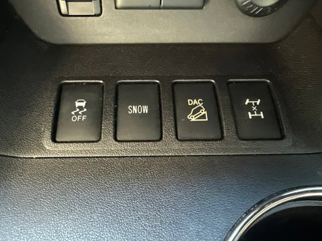 Used 2018 Toyota Highlander XLE AWD/4WD image 32