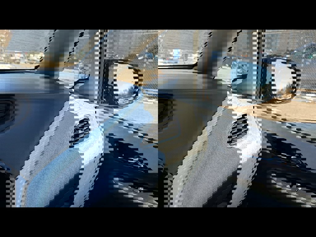 Used 2021 Chevrolet Bolt Premier w/ Infotainment Package image 16