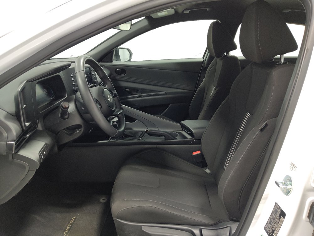 Used 2025 Hyundai Elantra Sport FWD image 17