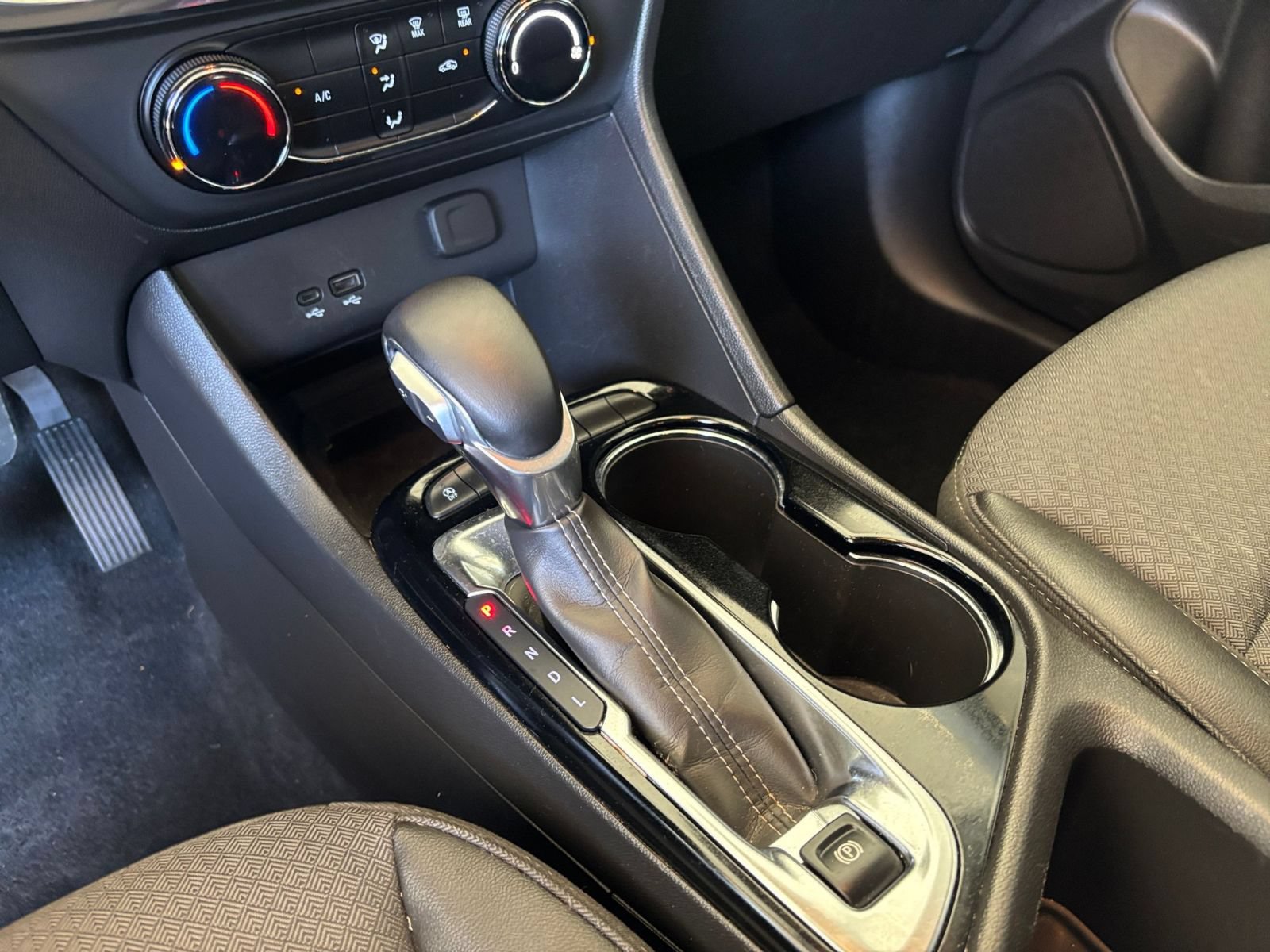 Used 2025 Buick Encore GX Preferred AWD/4WD image 39