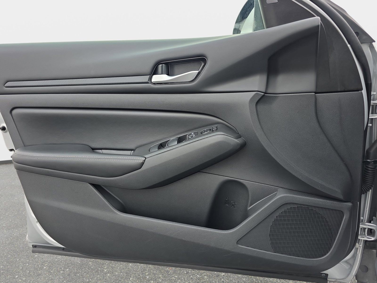 Used 2024 Nissan Altima 2.5 SV image 26