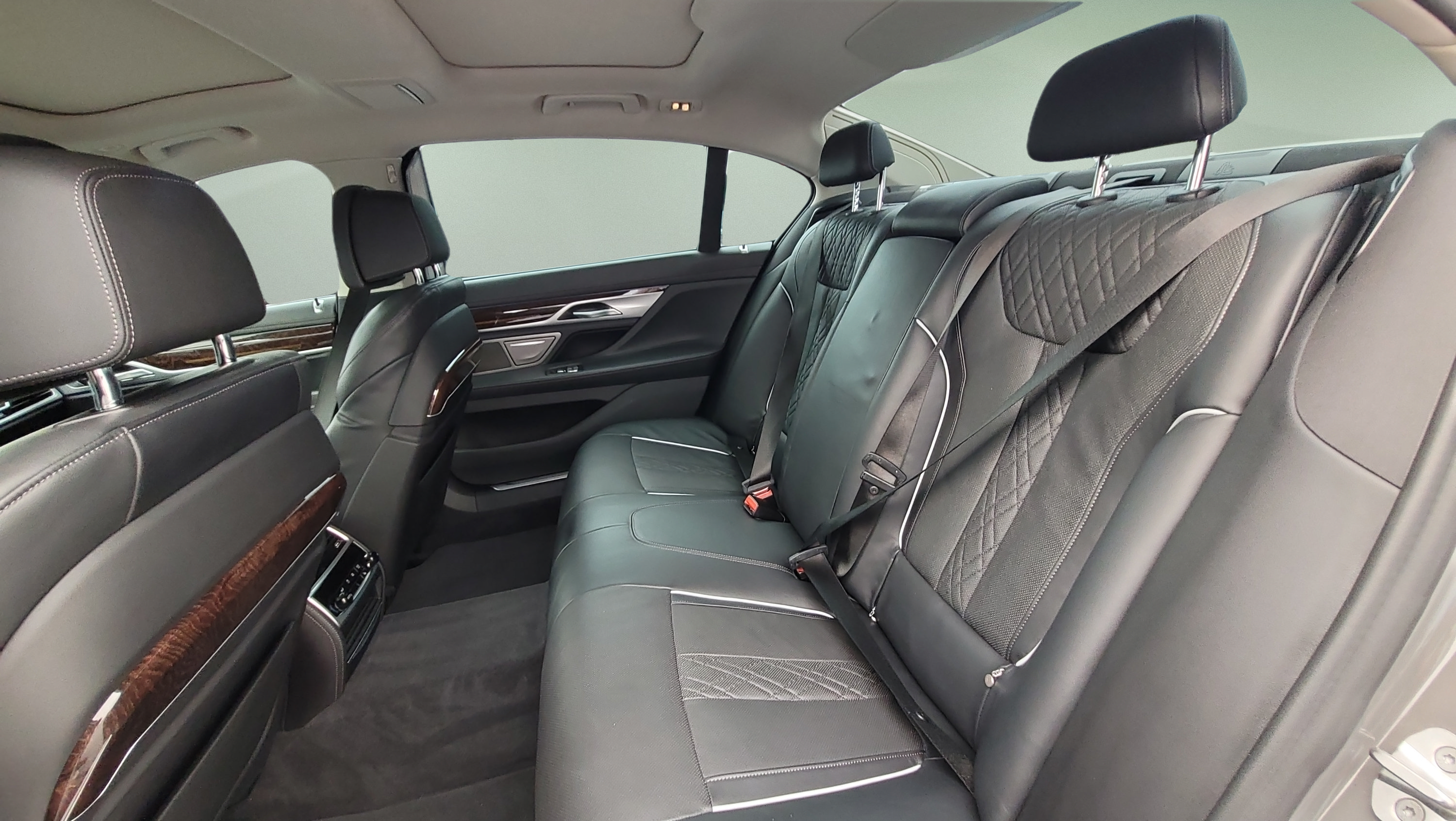 Used 2022 BMW 750i xDrive w/ Executive Package AWD/4WD image 17