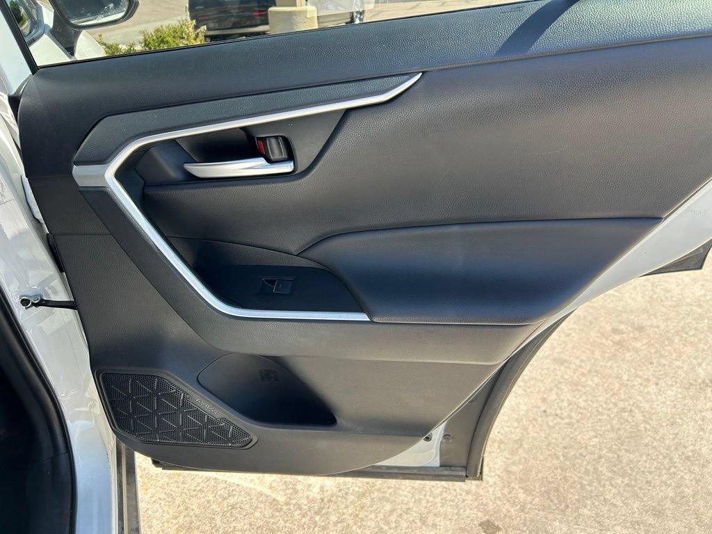 Used 2025 Toyota RAV4 XLE AWD/4WD image 28