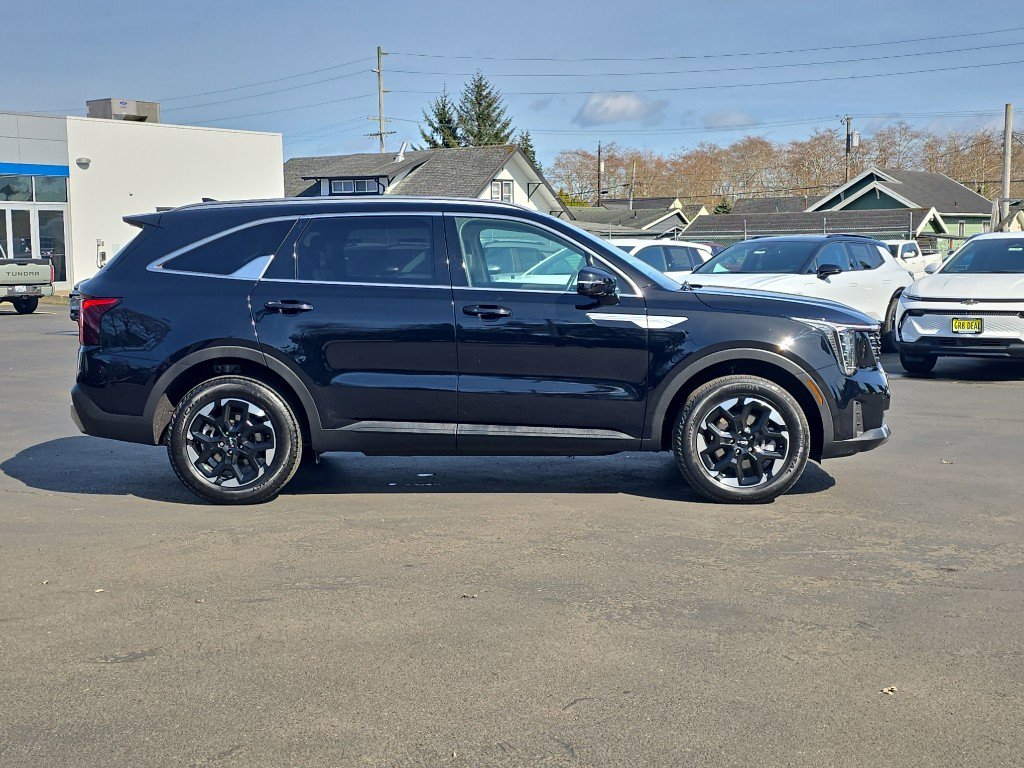 Used 2024 Kia Sorento S image 7