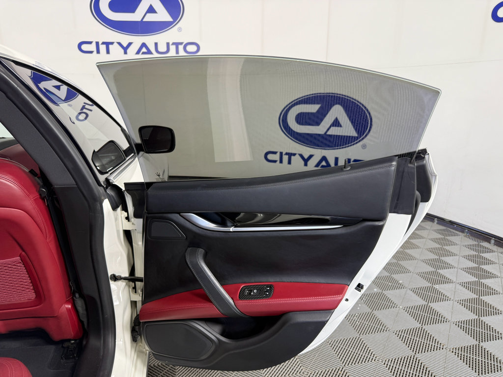 Used 2016 Maserati Ghibli Base image 13