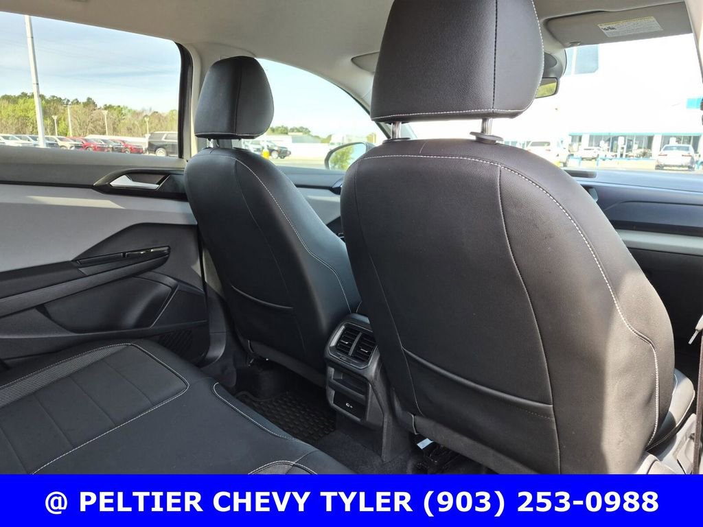 Used 2023 Volkswagen Taos SE w/ Black Wheel Package image 15