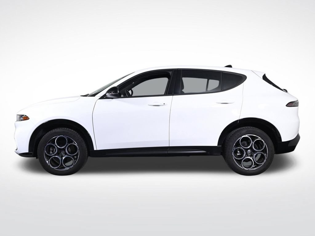 Used 2025 Alfa Romeo Tonale AWD/4WD image 2
