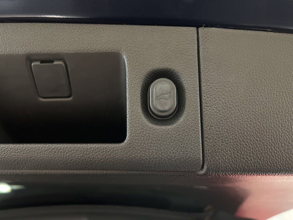 Used 2017 Cadillac Escalade Premium Luxury AWD/4WD image 37