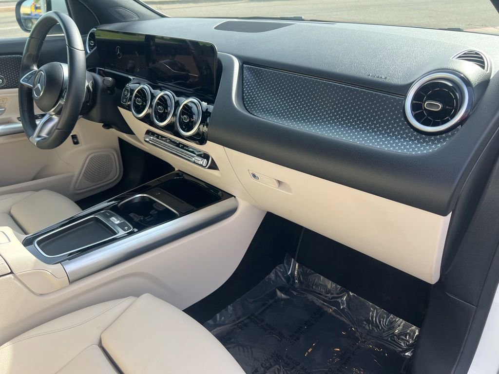 Used 2025 Mercedes-Benz GLA 250 4MATIC image 42