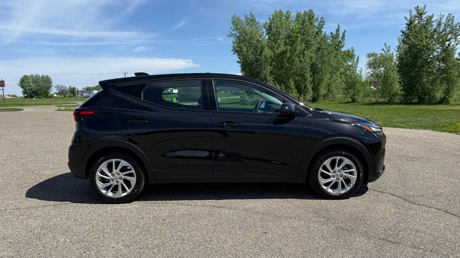 New 2027 Chevrolet Bolt LT w/ Comfort Package FWD image 3
