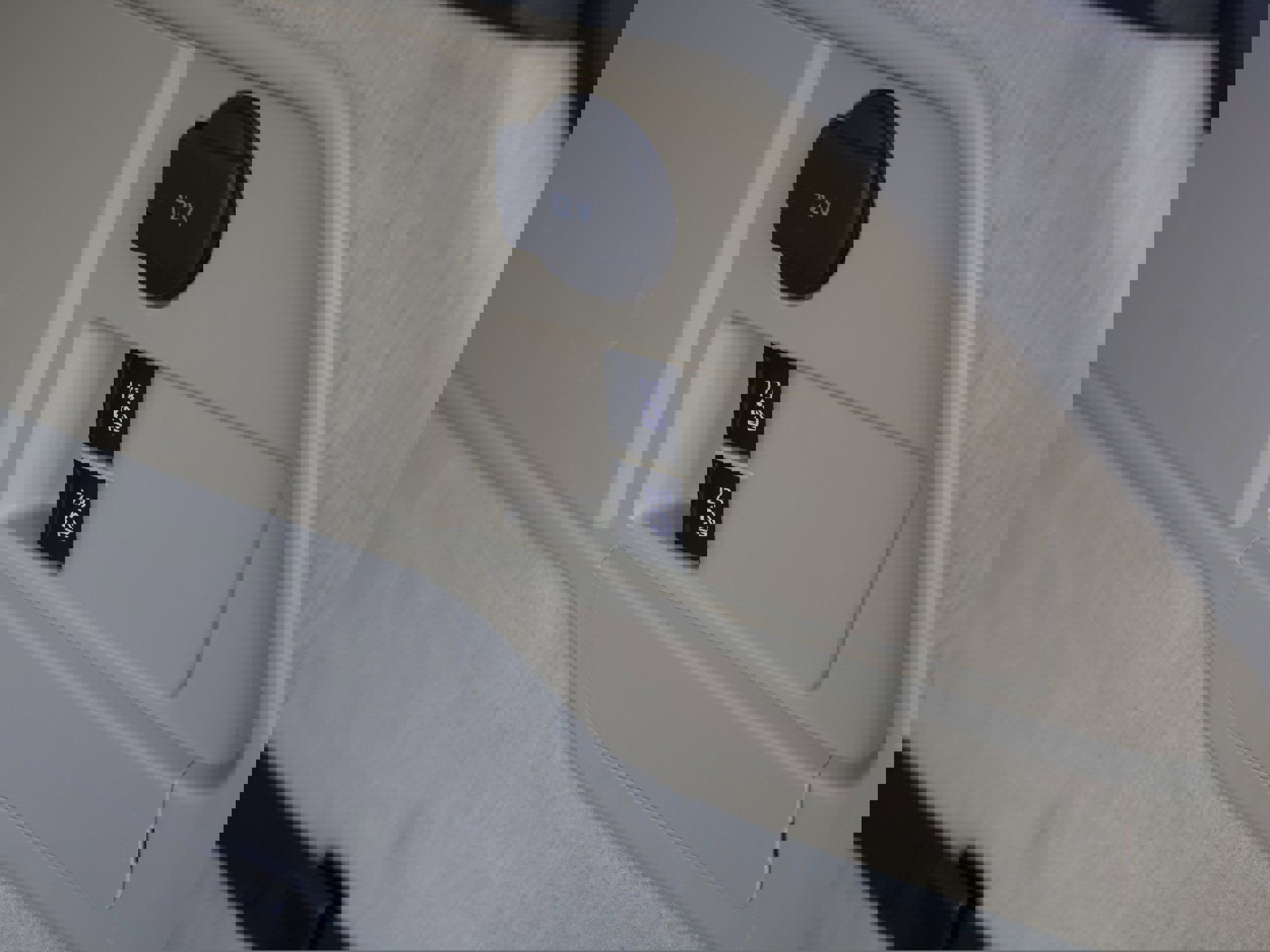 Used 2012 Volkswagen Touareg TDI image 30