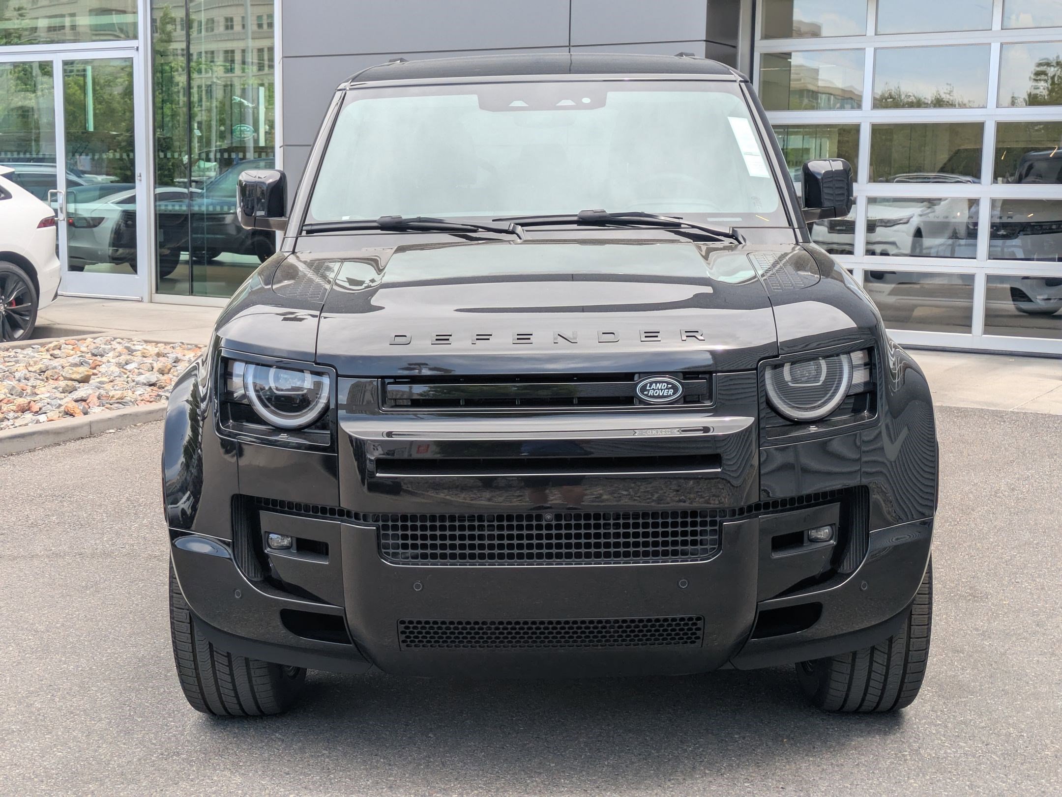New 2026 Land Rover Defender 110 X-Dynamic SE AWD/4WD image 2