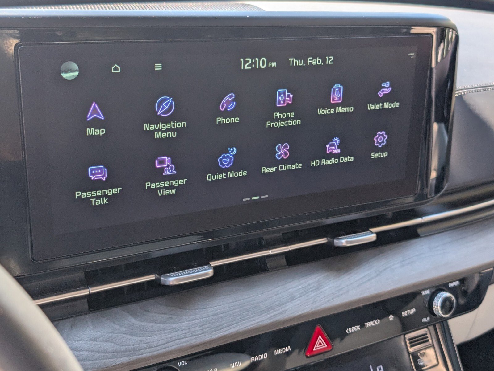 Used 2024 Kia Carnival EX image 30