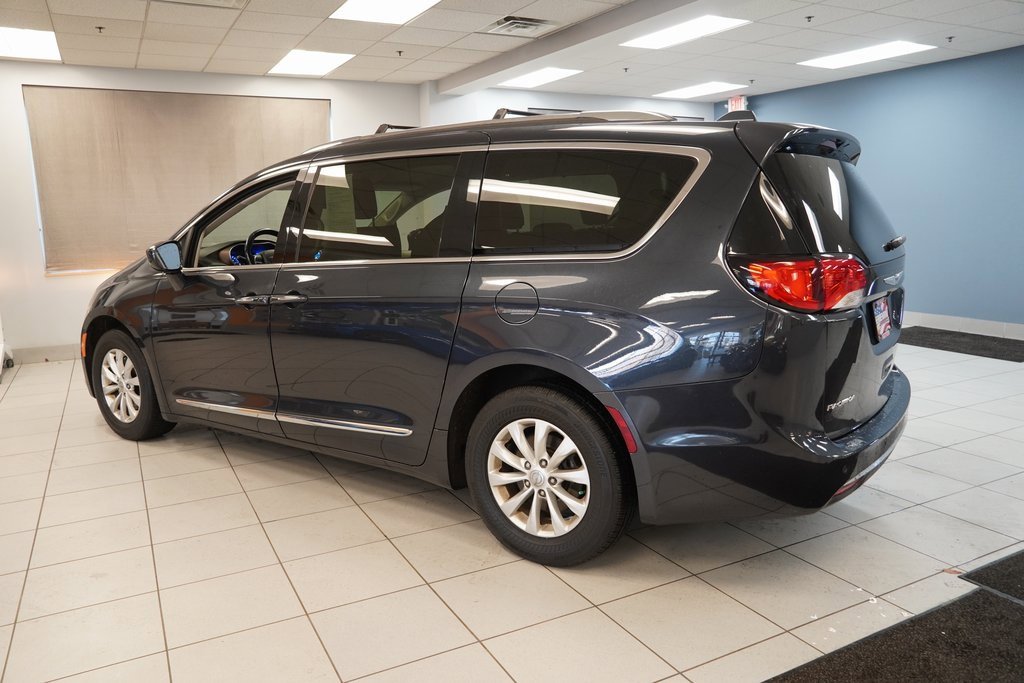Used 2019 Chrysler Pacifica Touring-L image 7