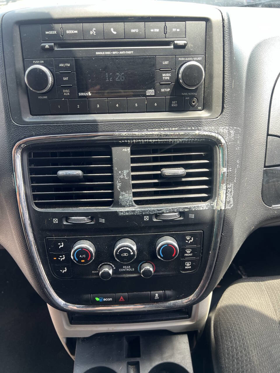 Used 2015 Dodge Grand Caravan SE image 12