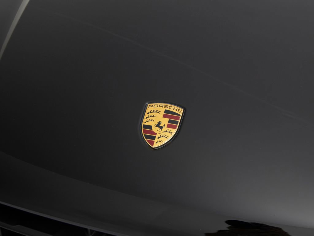 Certified 2025 Porsche Macan AWD/4WD image 37