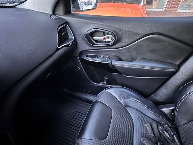 Used 2023 Jeep Cherokee Altitude Lux w/ Mopar Interior Package image 15