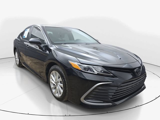 Used 2024 Toyota Camry LE w/ Convenience Package FWD image 1