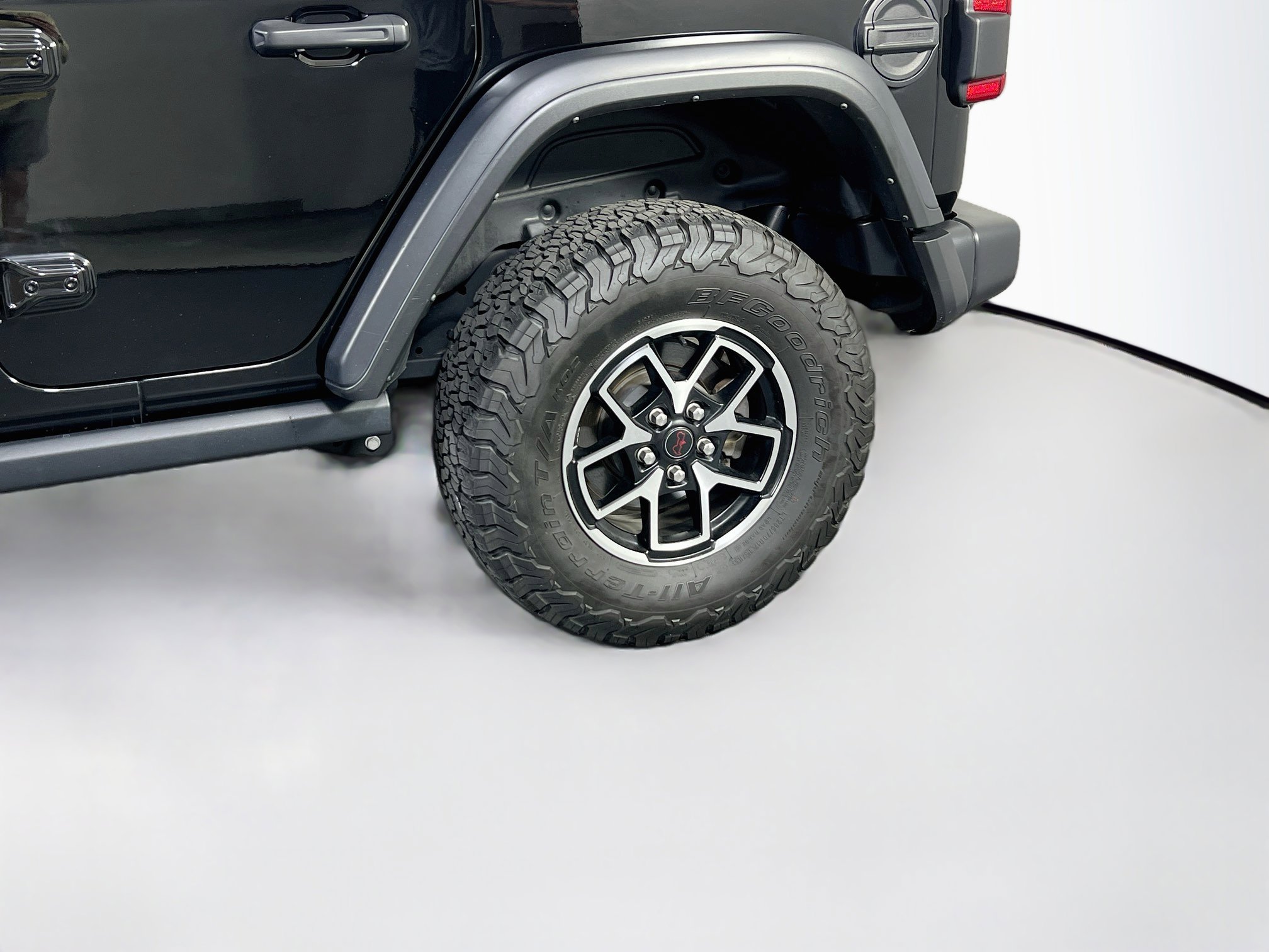 Used 2024 Jeep Wrangler Unlimited Rubicon w/ Dual Top Group AWD/4WD image 30