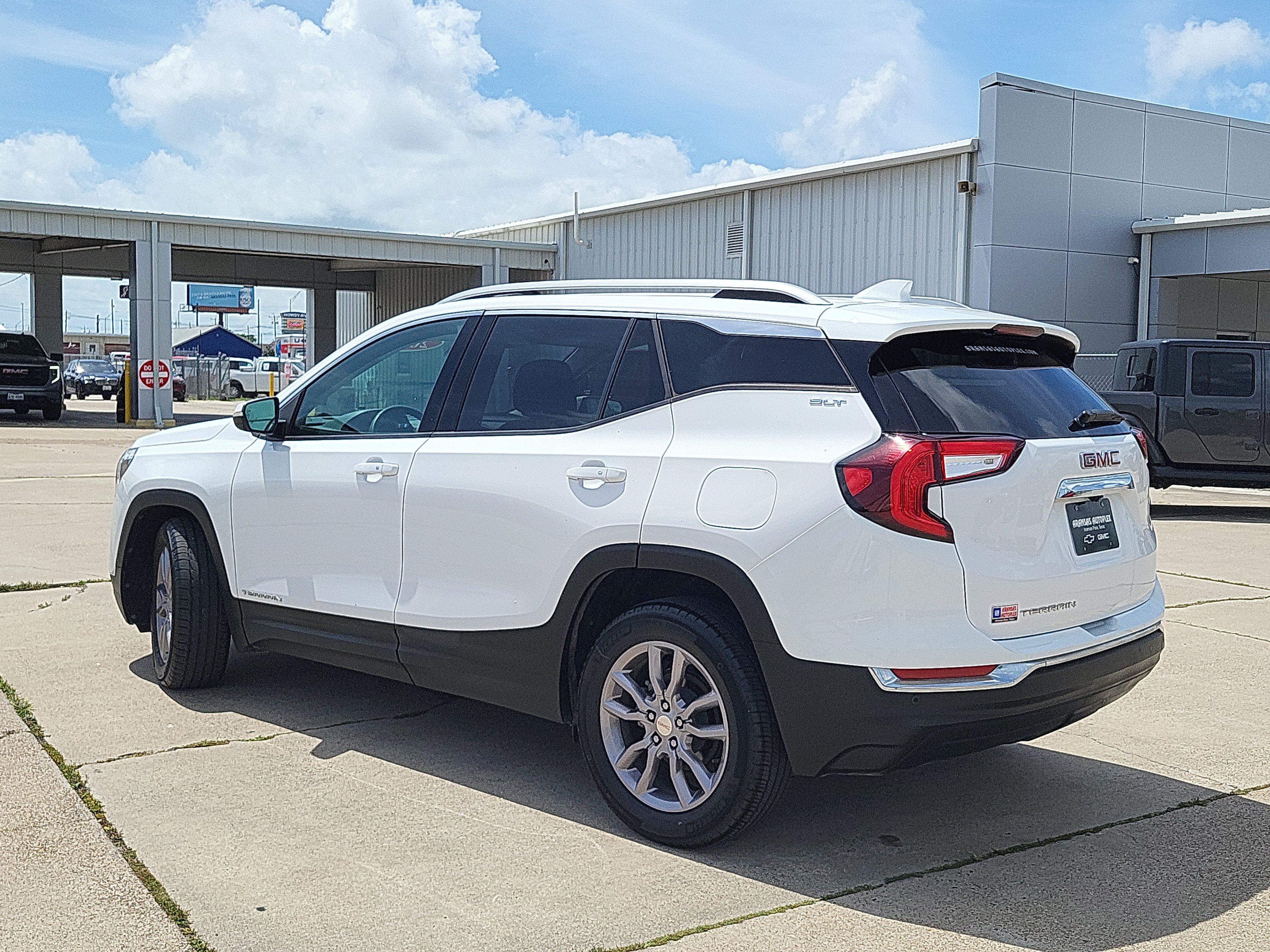 Used 2023 GMC Terrain SLT FWD image 6