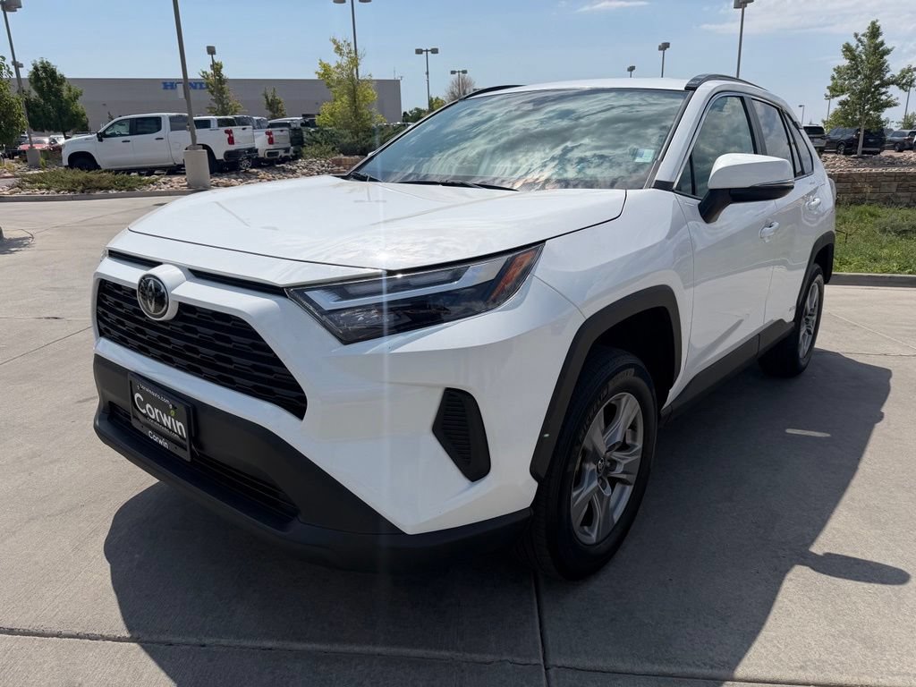 Used 2025 Toyota RAV4 XLE AWD/4WD image 3