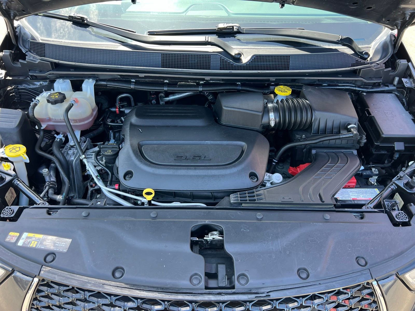 Used 2023 Chrysler Pacifica Touring-L image 16