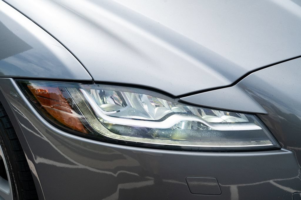 Used 2020 Jaguar XF Premium RWD image 9