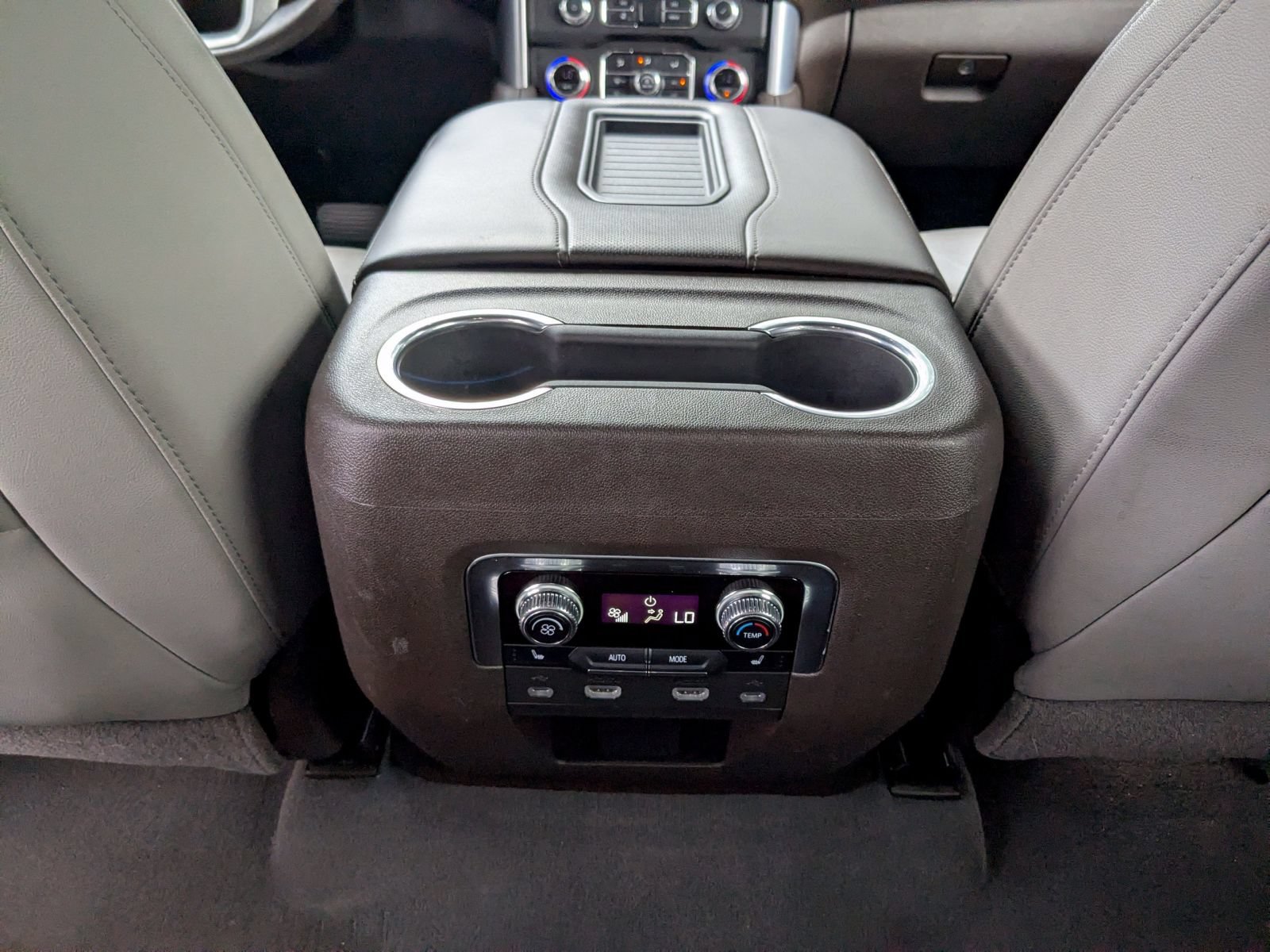 Used 2021 GMC Yukon XL SLT w/ Rear Media and Nav Package RWD image 22
