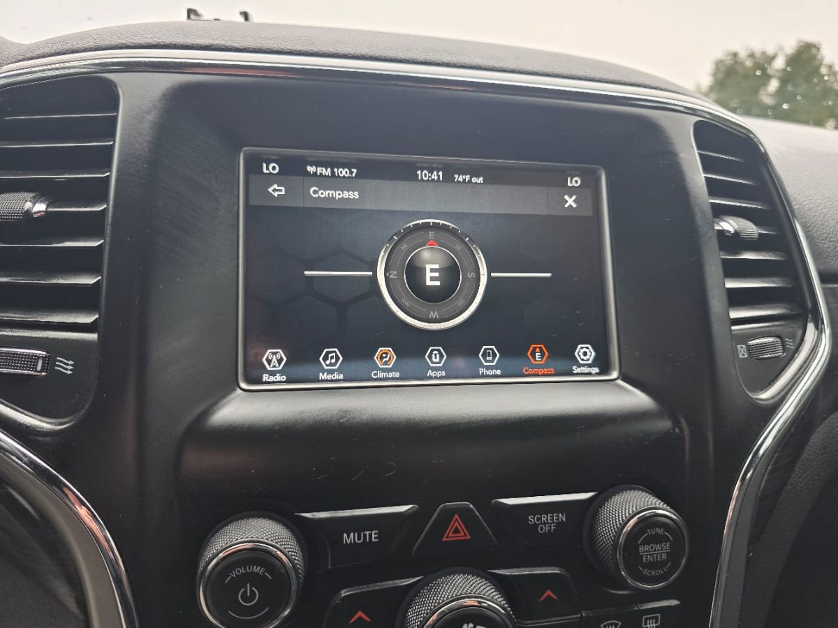 Used 2020 Jeep Grand Cherokee Laredo image 38
