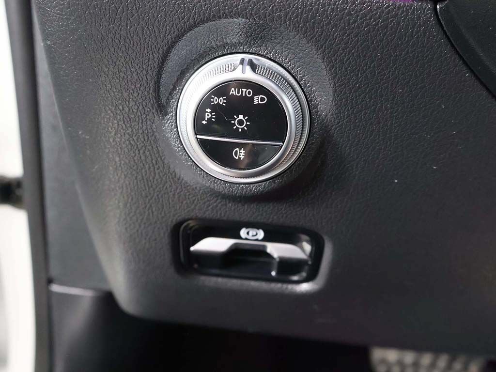 Used 2023 Mercedes-Benz C 300 4MATIC Sedan image 39