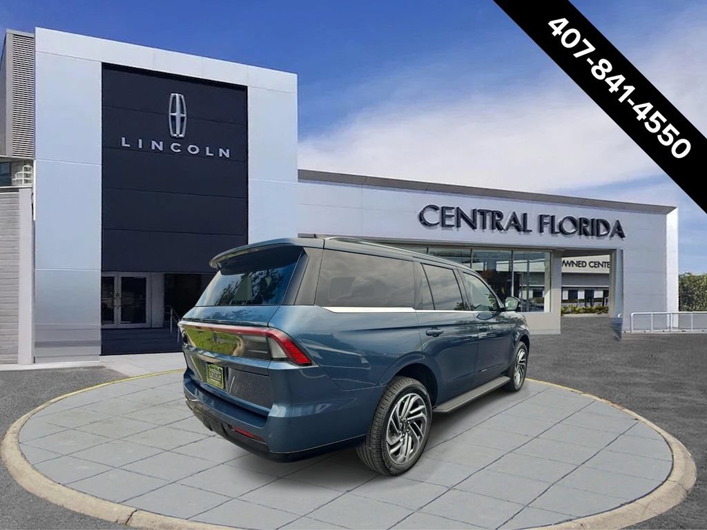 New 2027 Lincoln Navigator Premiere RWD image 3