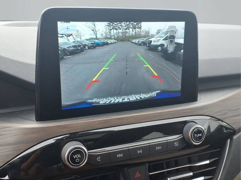 Used 2020 Ford Escape Titanium image 9