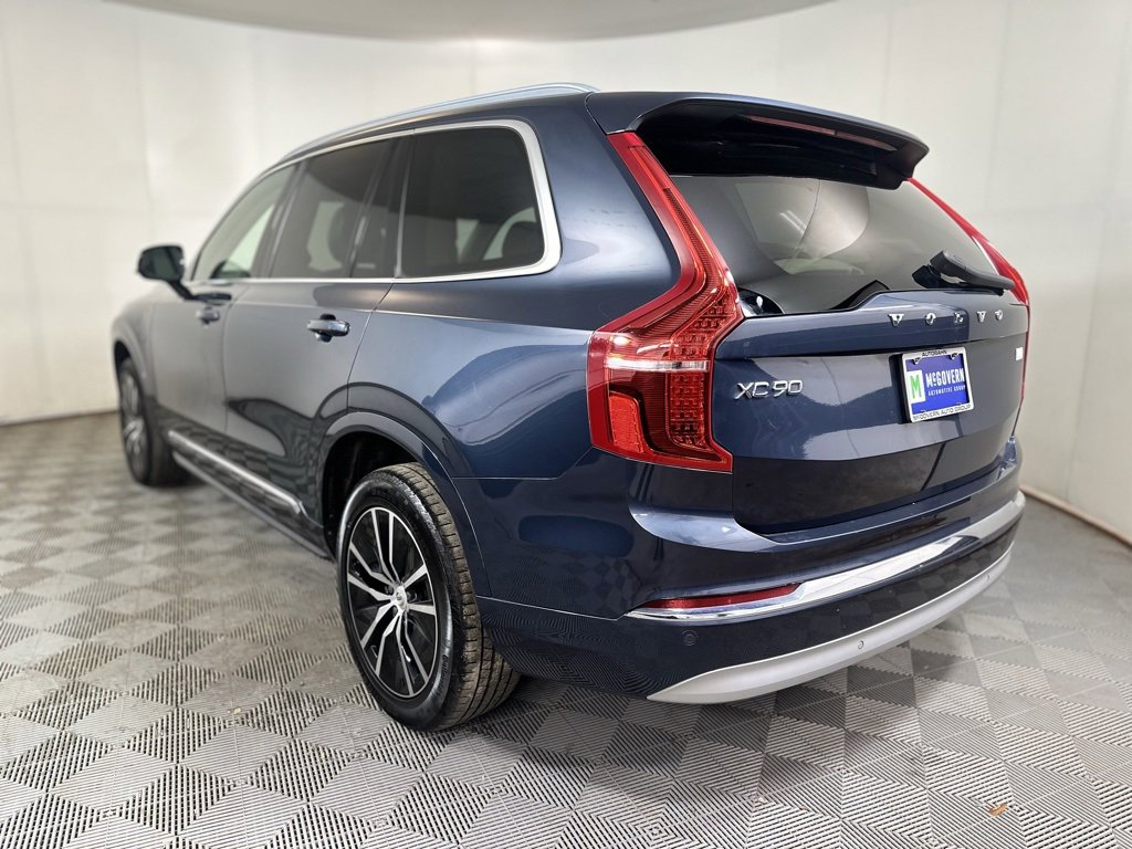 Used 2022 Volvo XC90 T8 Inscription Expression w/ Climate Package image 4