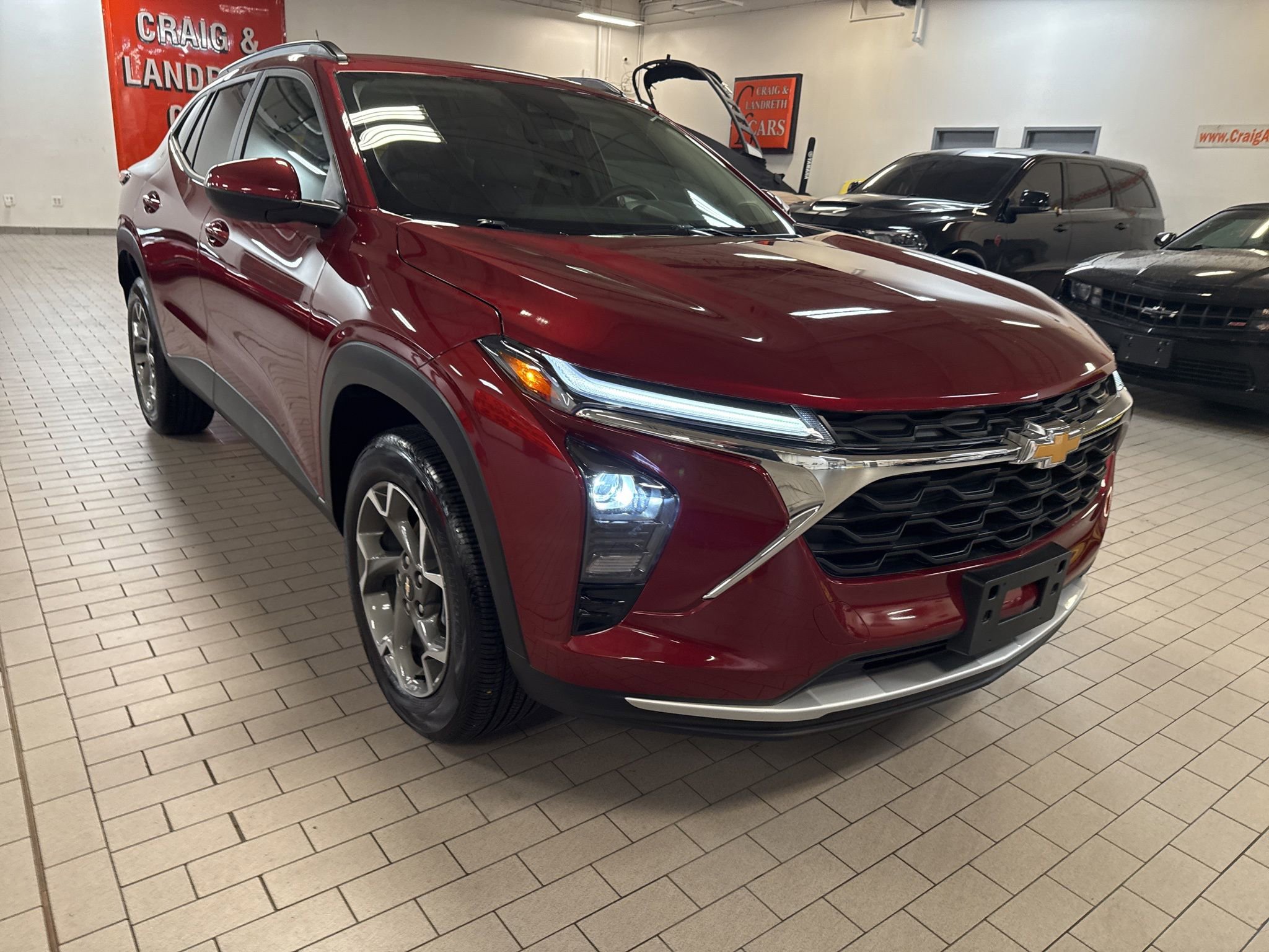 Used 2025 Chevrolet Trax LT w/ LT Convenience Package image 4