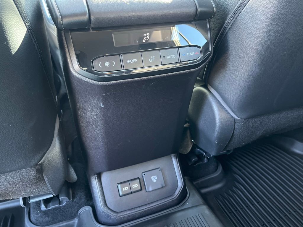 Used 2022 Toyota Highlander Limited image 18