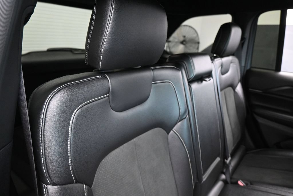 Used 2024 Jeep Grand Cherokee Altitude RWD image 37