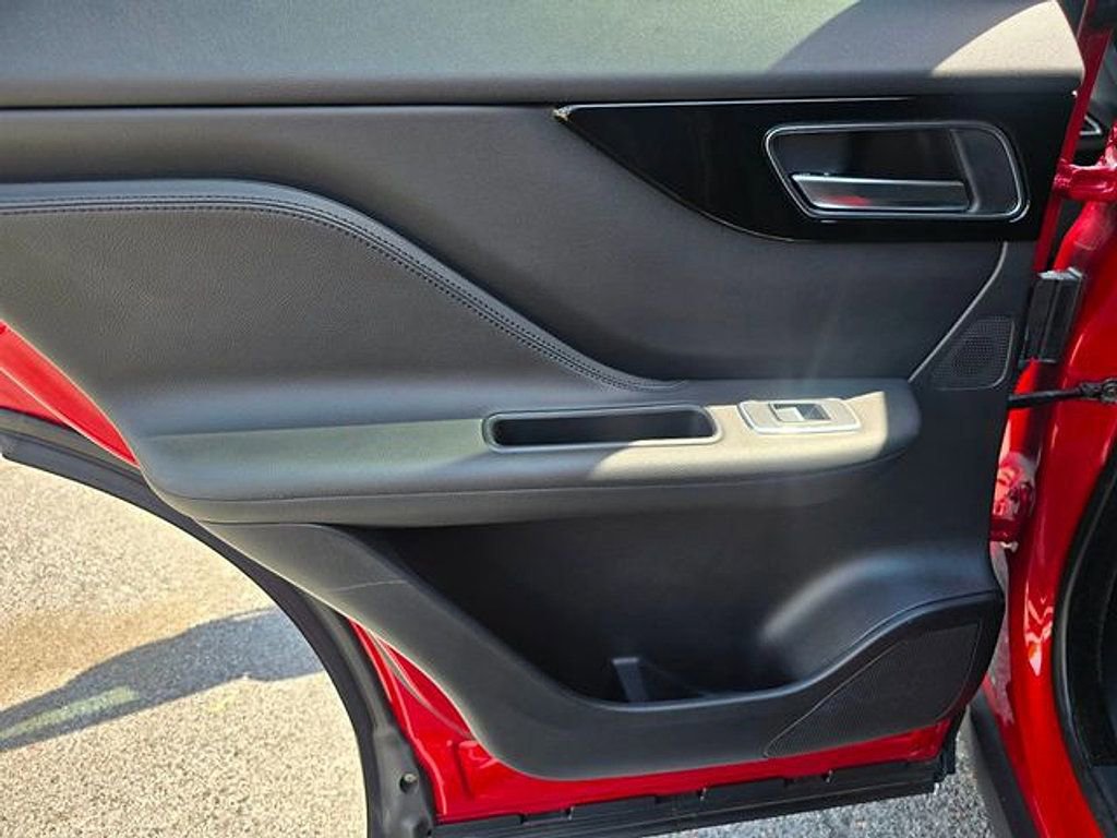Used 2020 Jaguar F-PACE Premium image 17