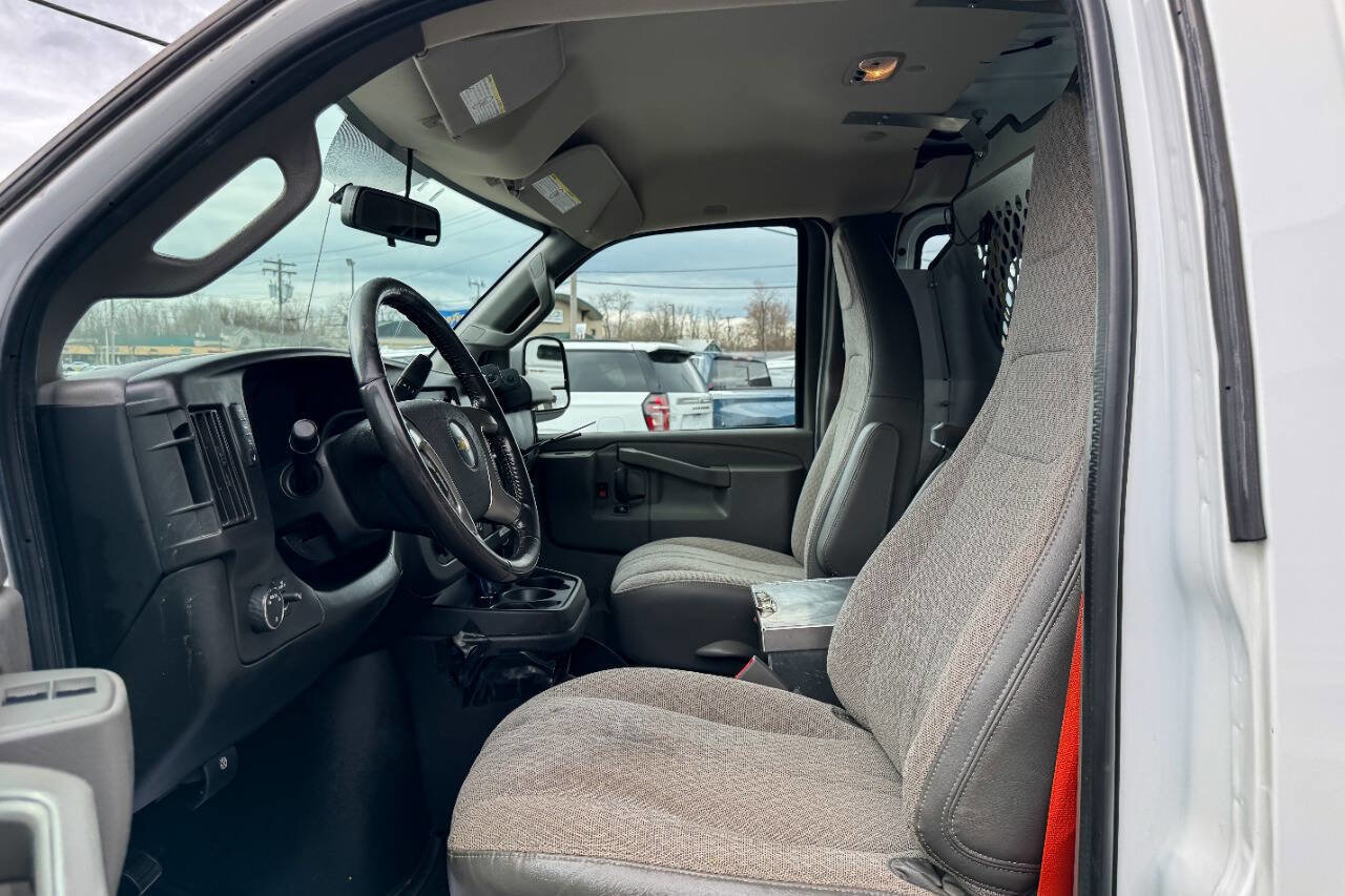 Used 2018 Chevrolet Express 2500 w/ Driver Convenience Package image 23