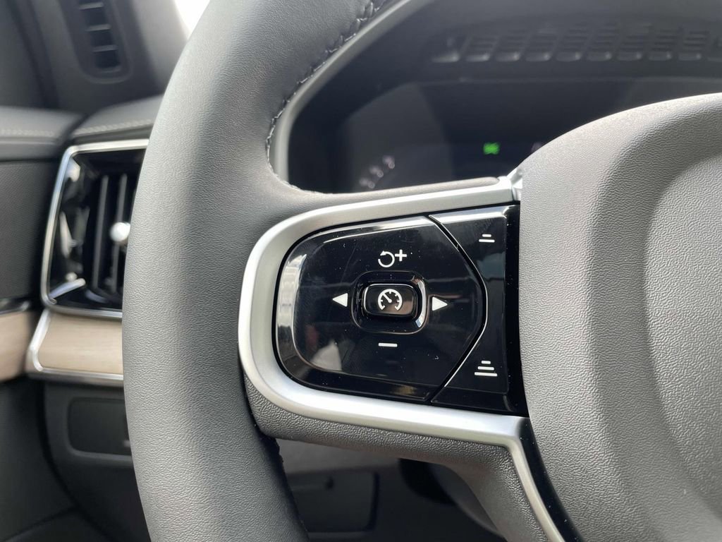 New 2026 Volvo XC90 B6 Plus image 12