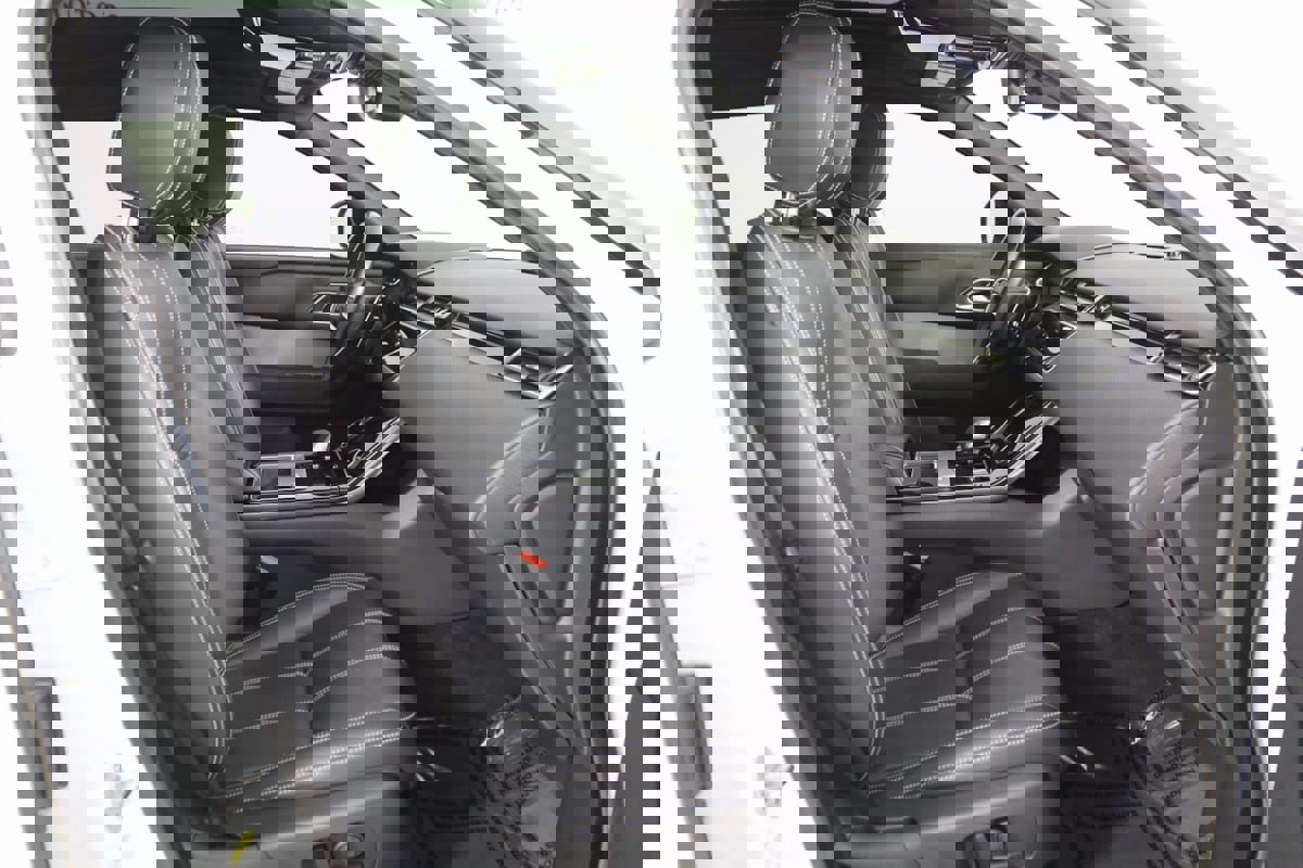 Used 2021 Land Rover Range Rover Velar R-Dynamic S image 13