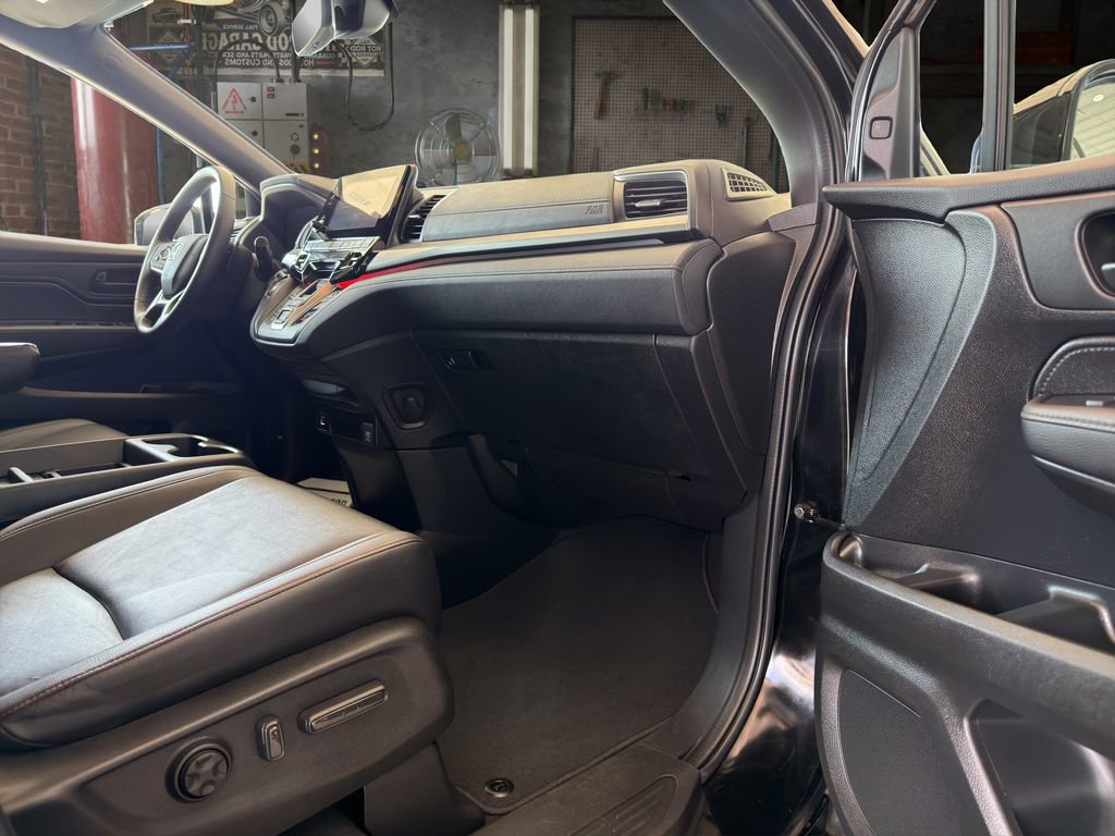 Used 2023 Honda Odyssey Sport image 17