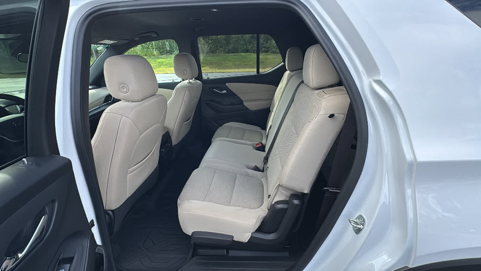Used 2023 Chevrolet Traverse LS w/ Midnight/Sport Edition AWD/4WD image 15