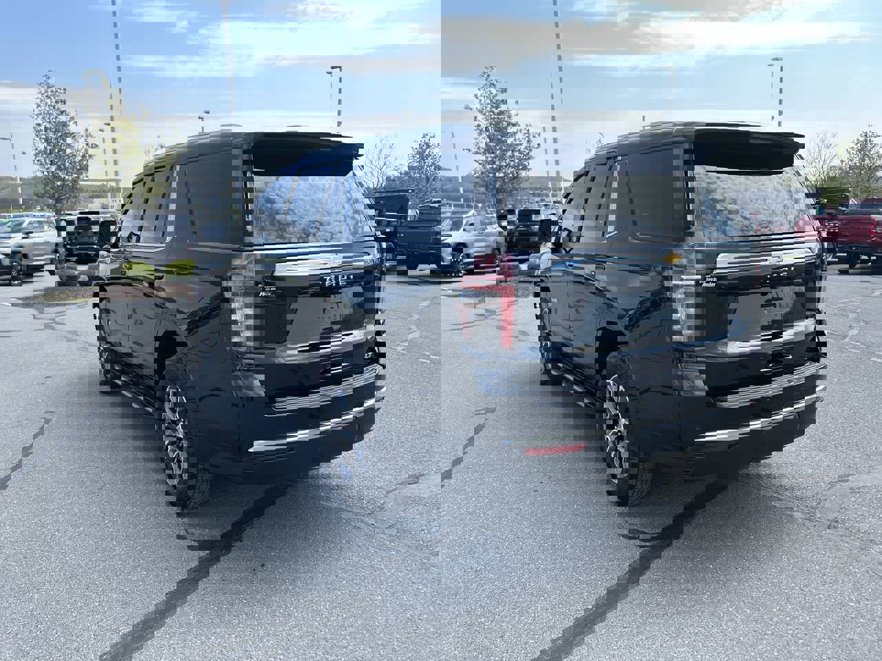 Used 2024 Chevrolet Tahoe LT w/ Luxury Package AWD/4WD image 5