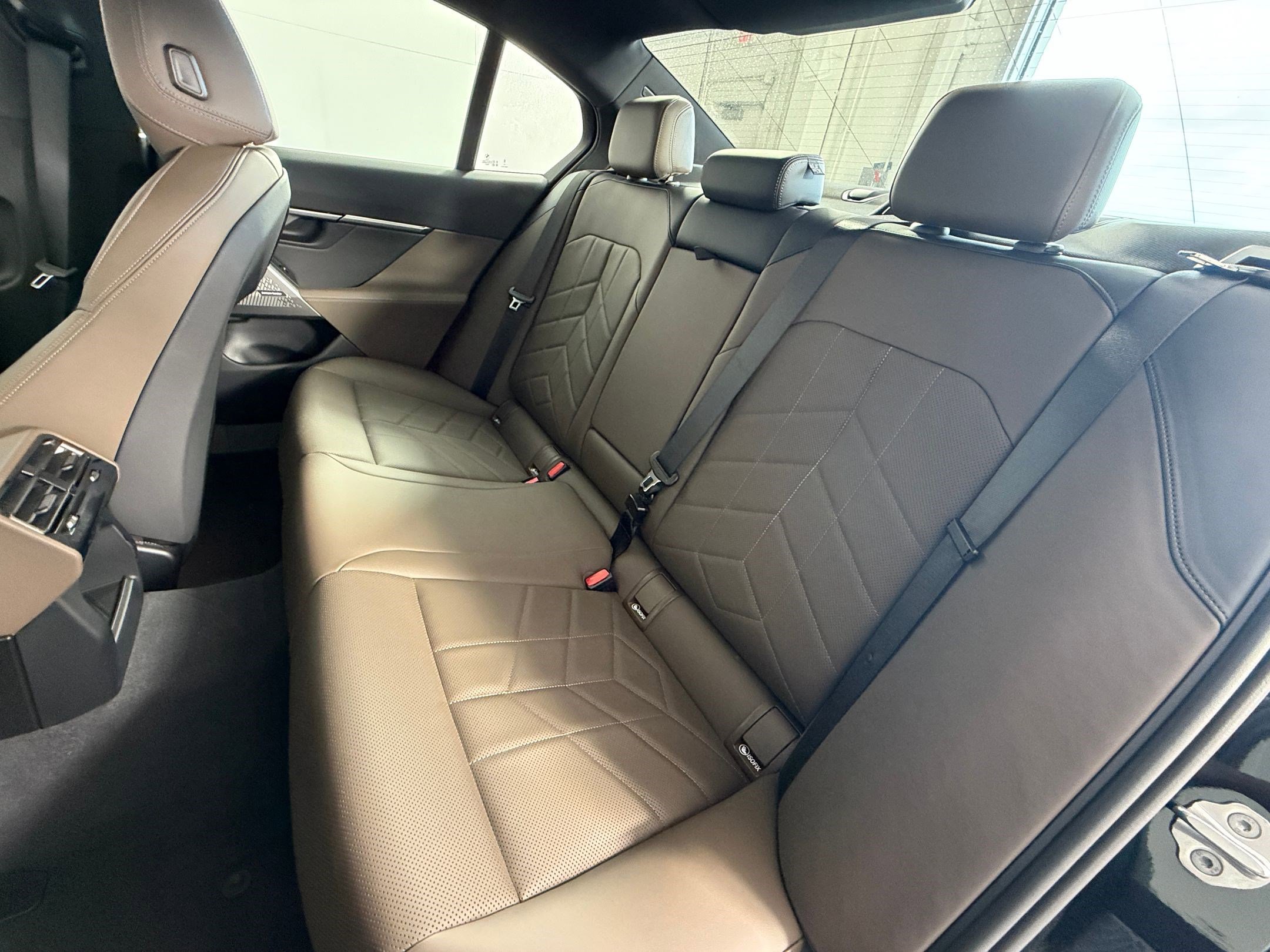 Certified 2025 BMW 530i image 28