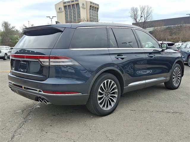 Used 2023 Lincoln Aviator Reserve w/ Equipment Group 201A image 6