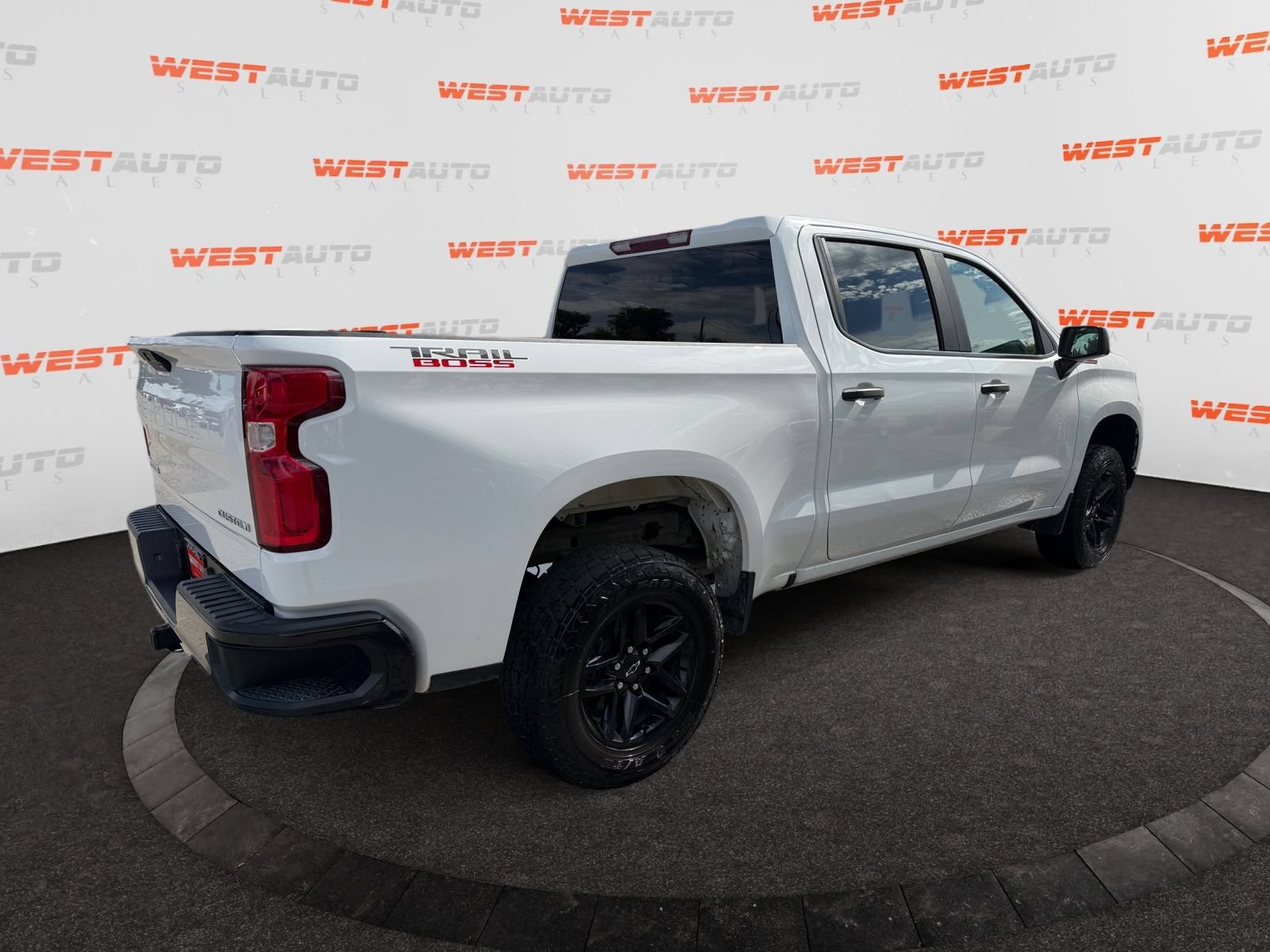 Used 2020 Chevrolet Silverado 1500 Custom Trail Boss w/ Custom Convenience Package AWD/4WD image 5
