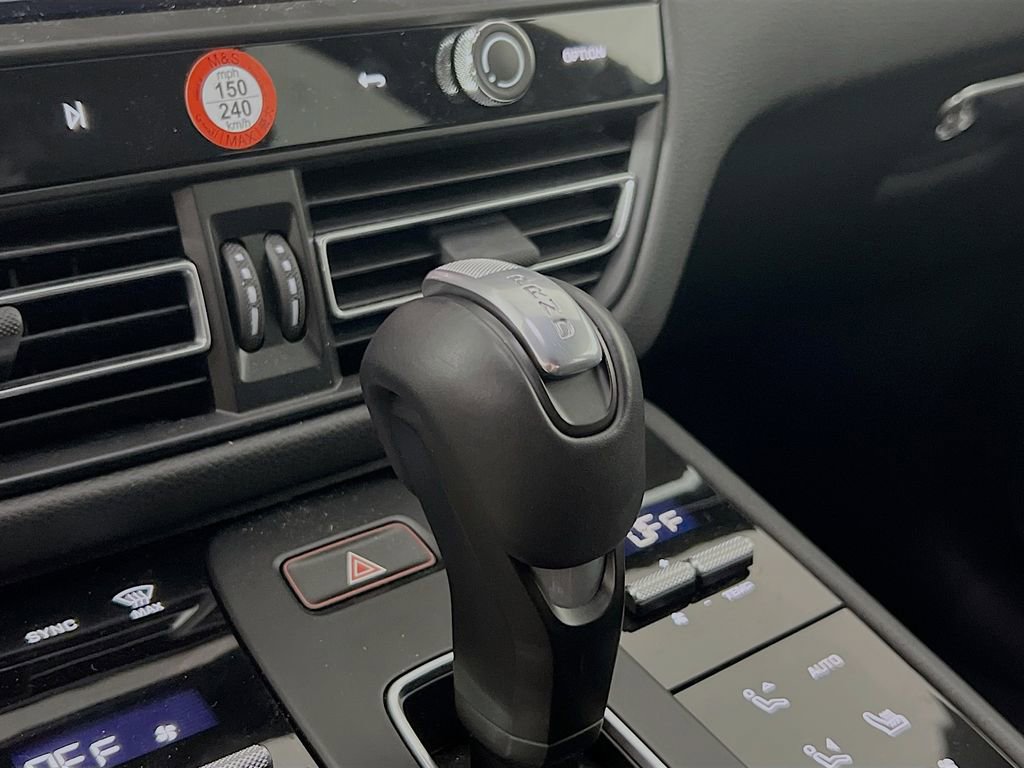 Certified 2025 Porsche Macan AWD/4WD image 19