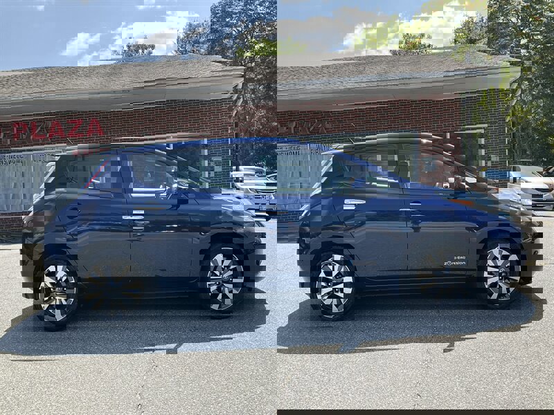 Used 2017 Nissan Leaf SV image 4