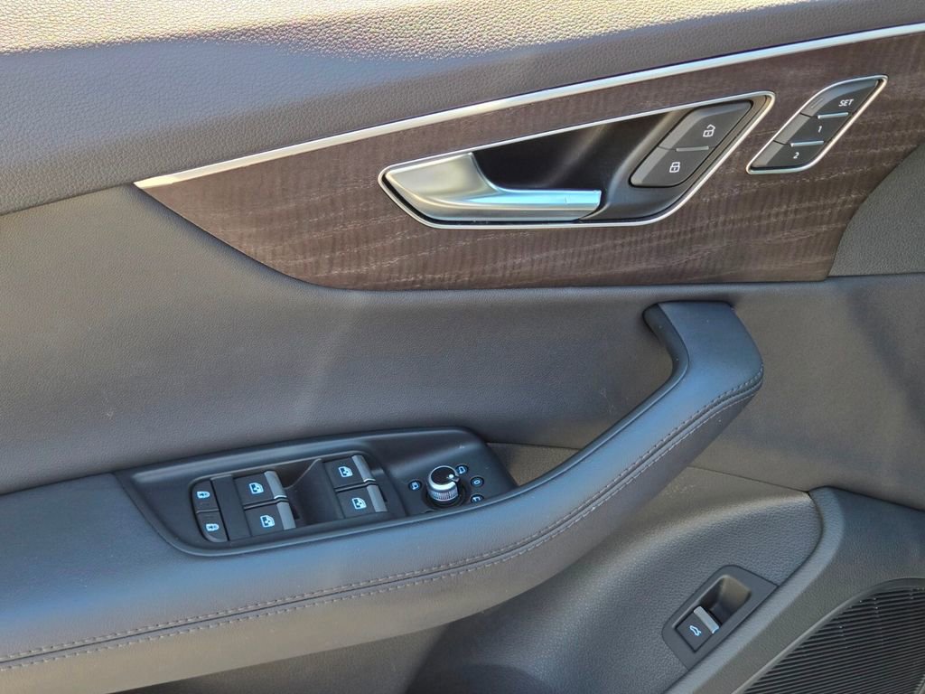 Used 2023 Audi Q7 2.0T Premium Plus w/ Premium Plus Package AWD/4WD image 16